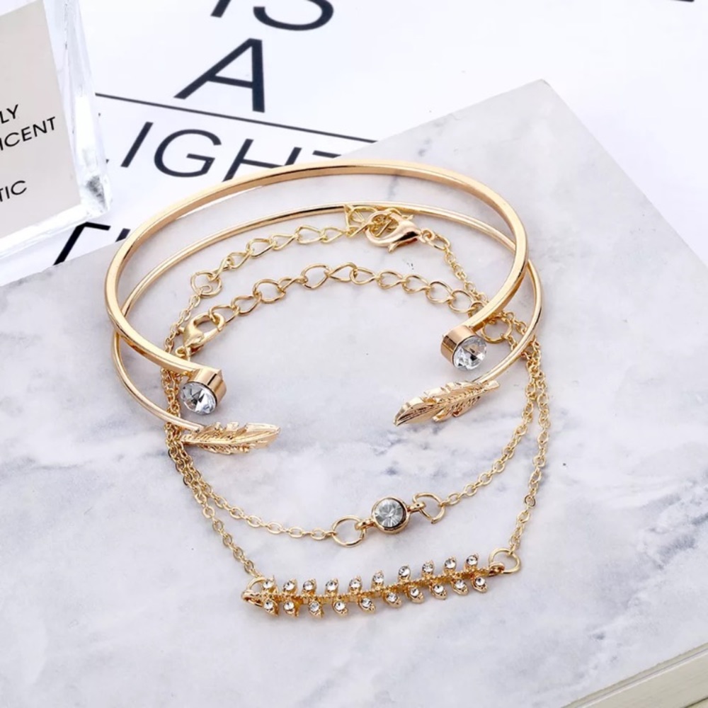 ⚜️[𝟯/$𝟮𝟴]⚜️4 Layered Gold Crystal Bracelets NEW - Picture 2 of 7